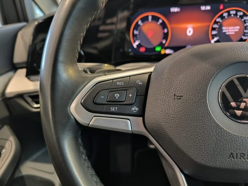 VW Golf 1041 08