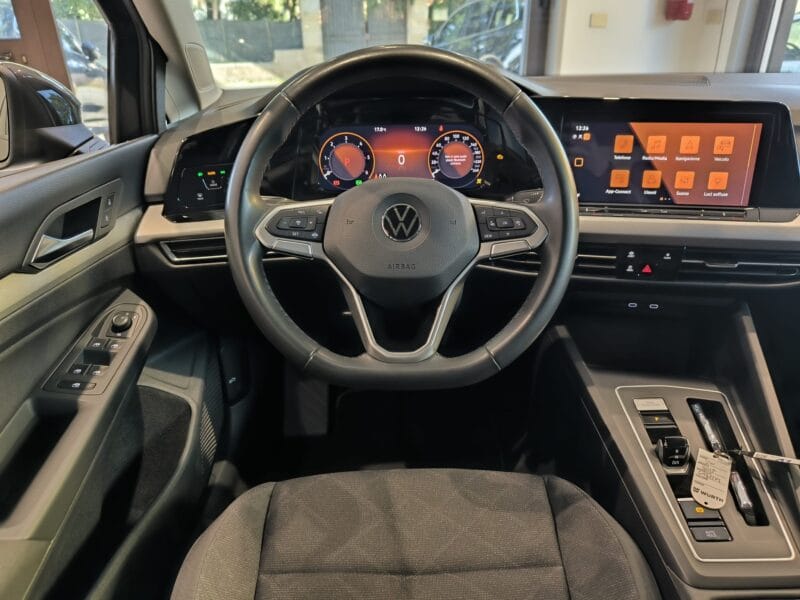 VW Golf 1041 09