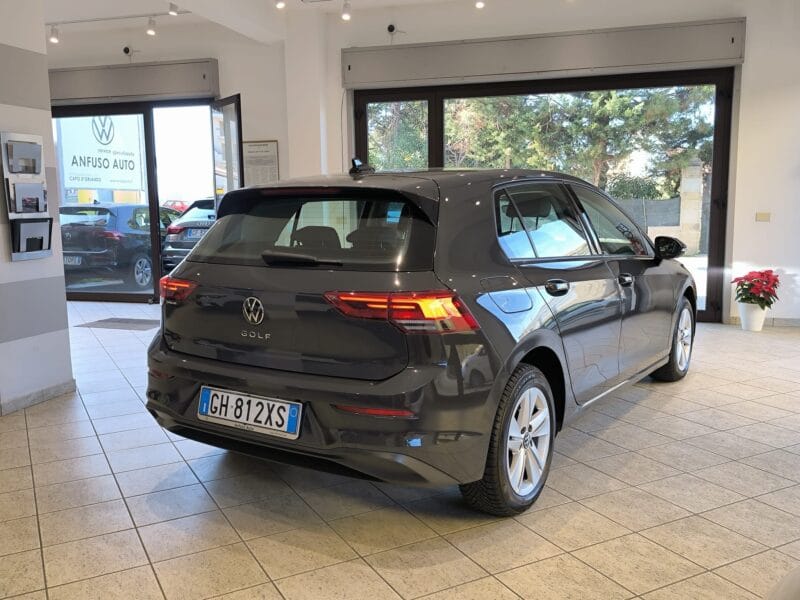 VW Golf 1041 17
