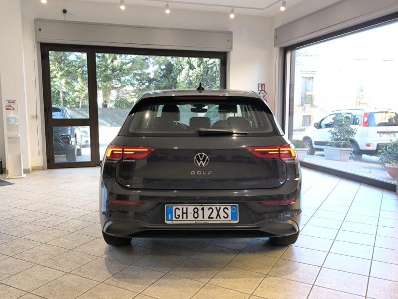 VW Golf 1041 18