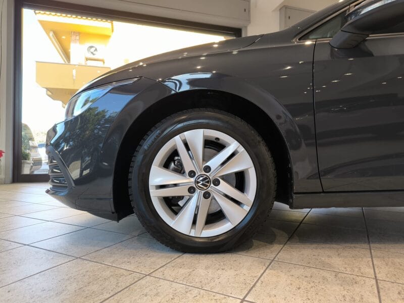VW Golf 1041 23