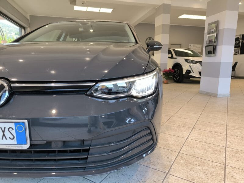 VW Golf 1041 25