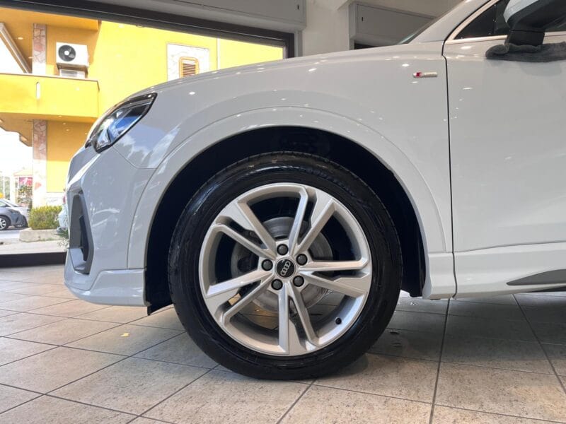 Audi Q3 1413 12